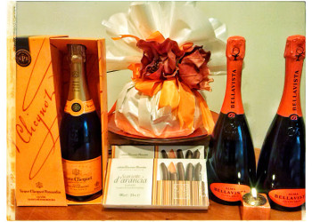Panettone incarto arancio abbinato con Bellavista e Champagne Veuve Cliquot