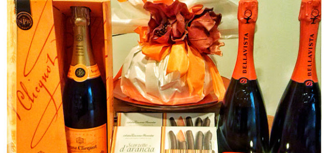 Panettone incarto arancio abbinato con Bellavista e Champagne Veuve Cliquot